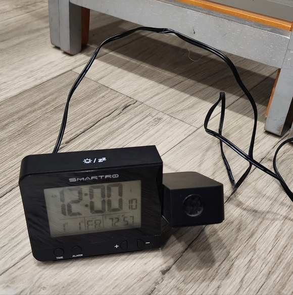 SMARTRO Digital Projection Alarm Clock - Picture 13 of 16